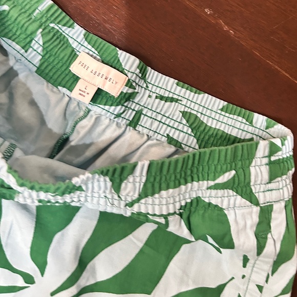 Free Assembly tropical shorts. Size large - Picture 3 of 4